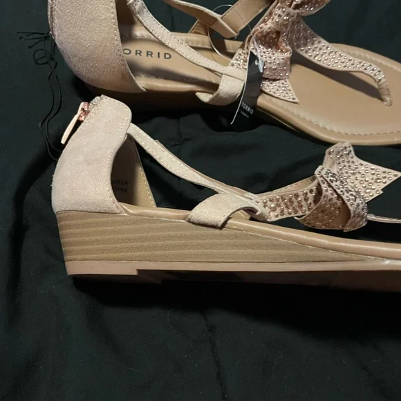 Torrid Mini Wedge Bow Sandals - 11W - NWT - Picture 4 of 5